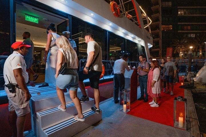 Dubai: Luxury Shared Yacht Tour with Breakfast or BBQ – Explore Iconic Dubai from the Sea