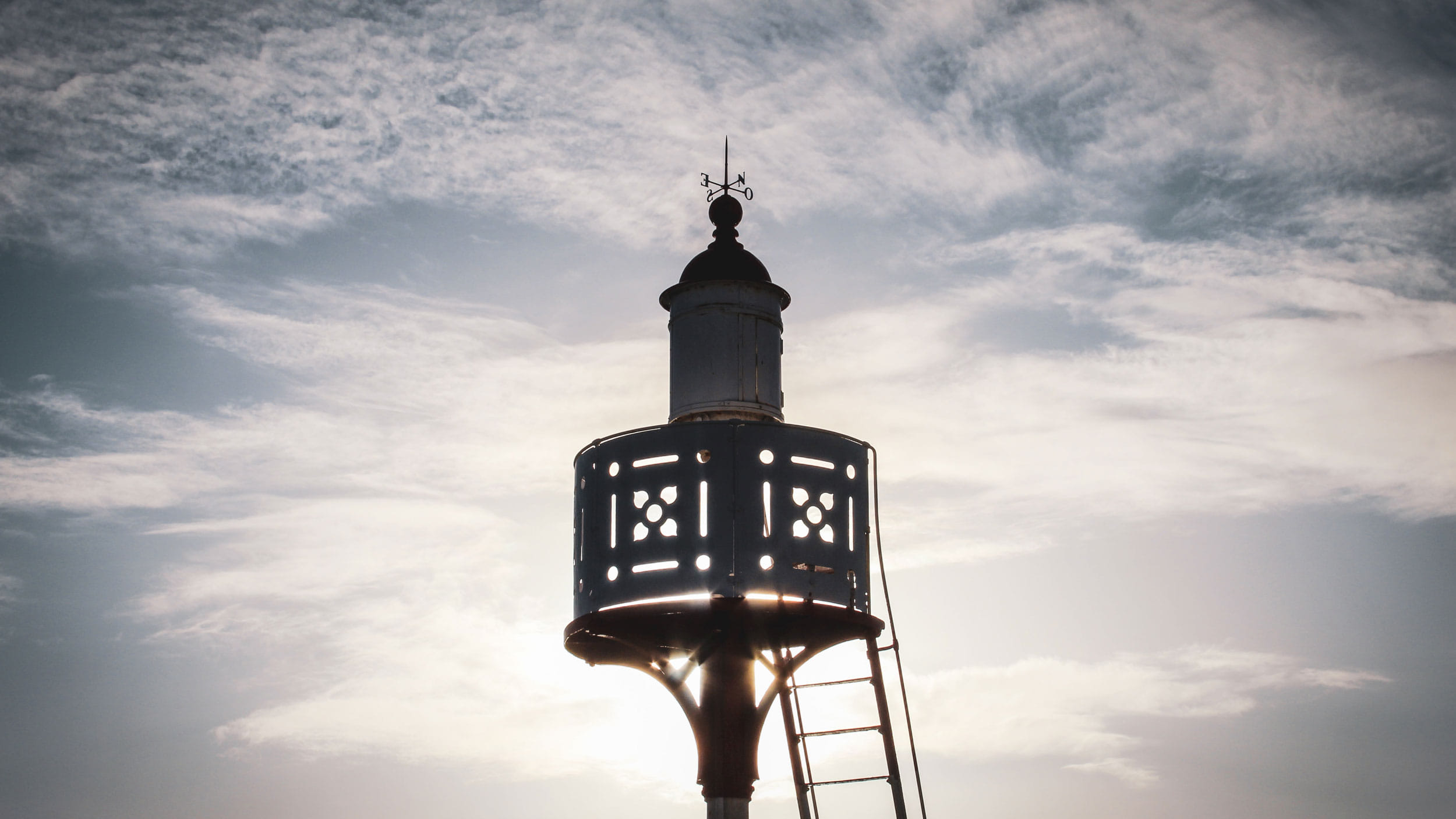 Farol de Felgueiras facing the Atlantic Ocean.