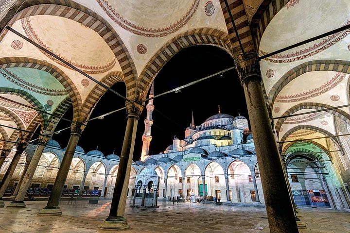 Istanbul Highlights: Hagia Sophia, Blue Mosque & Grand Bazaar Tour