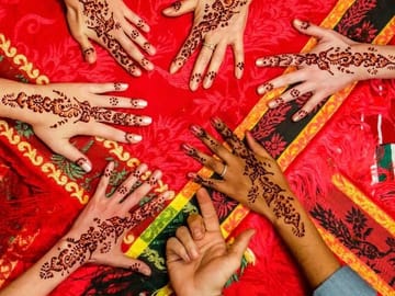 Moroccan Henna Tattoo Experience with Lunch in Fez