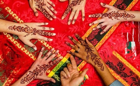 Moroccan Henna Tattoo Experience with Lunch in Fez