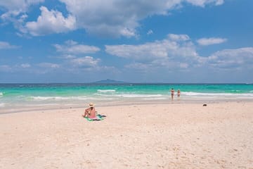 Phuket Island Hopping Tour: Phi Phi and James Bond Islands