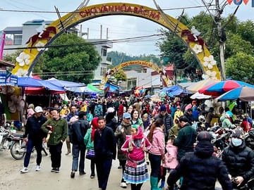 Sapa Market Experience Private Day Tour from SAPA