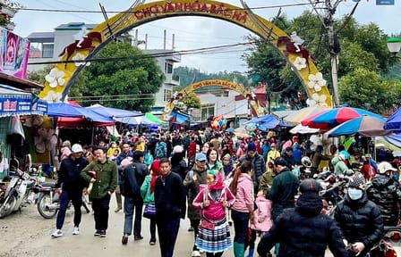 Sapa Market Experience Private Day Tour from SAPA