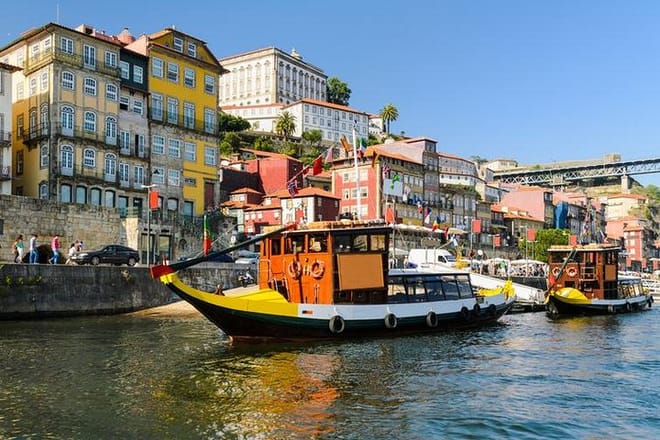 Porto, Aveiro and Costa Nova Private Tour From Lisbon