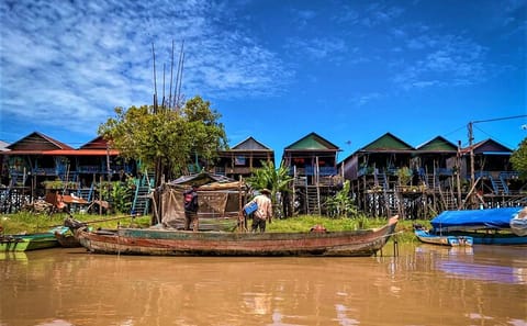 Private Tonle Sap Lake Boat Tour to Floating Village and Mangroves