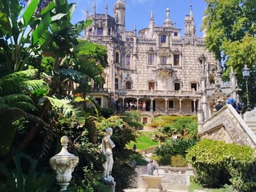 Private Full-Day Tour of Sintra's Pena Palace and Regaleira