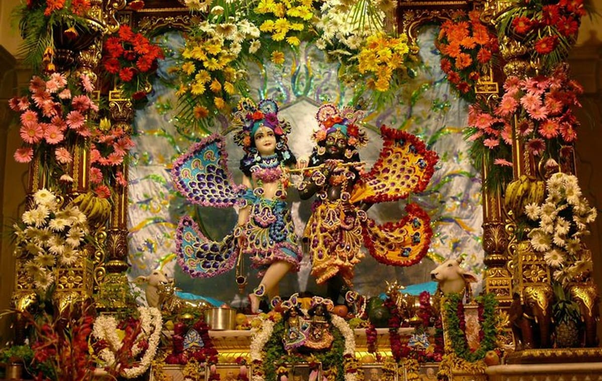 2 Days Mathura and Vrindavan Tour with Aarti Ceremony and Boat Ride in Vrindavan