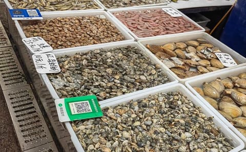 Qingdao Local Market Tour with Seafood Feast and Beer Tasting