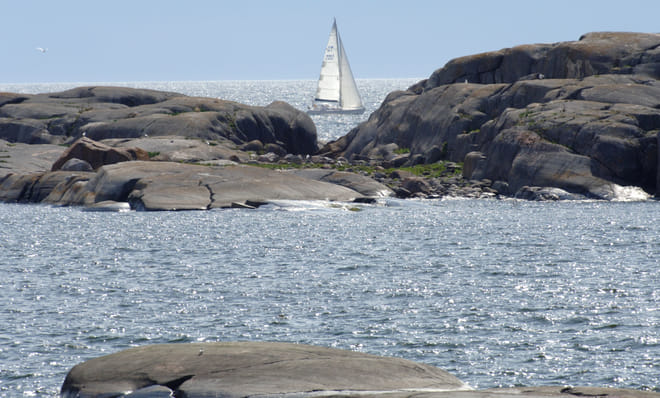 Boats, islands, wildlife and more is to ber found on this archipelago tour