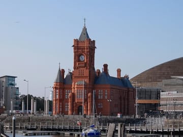 Private 2-Hour Walking Tour of Cardiff's Cultural Highlights