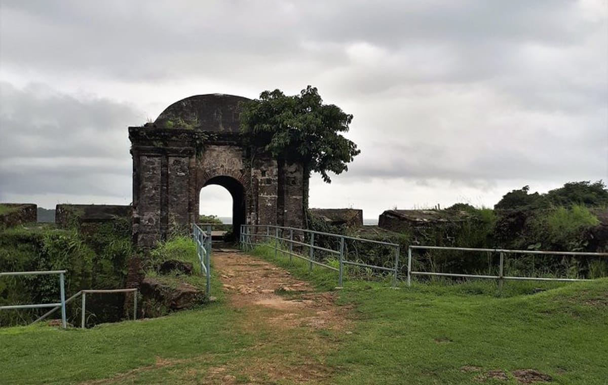 Caribbean Agua Clara Locks and San Lorenzo Jungle Land Adventure