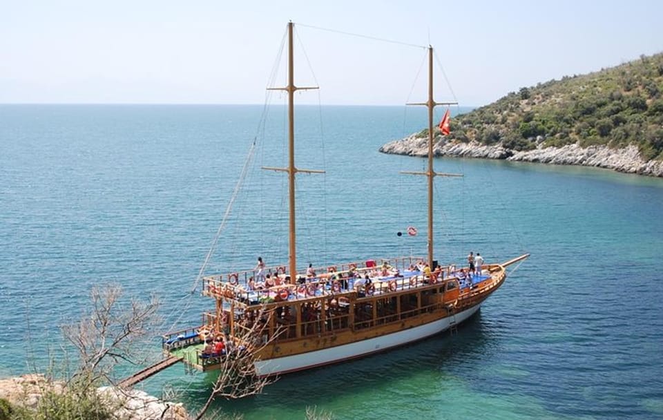 Kuşadası National Park Boat Tour with Lunch and Transfers