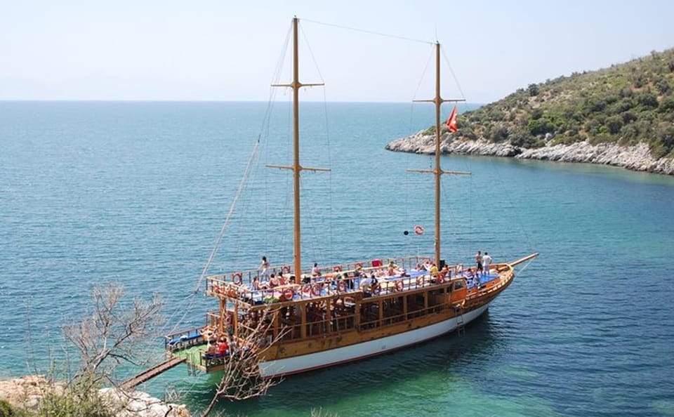 Kuşadası National Park Boat Tour with Lunch and Transfers