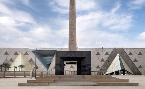 Bus Tour to the Grand Egyptian Museum and Pyramids from Sharm El-Sheikh