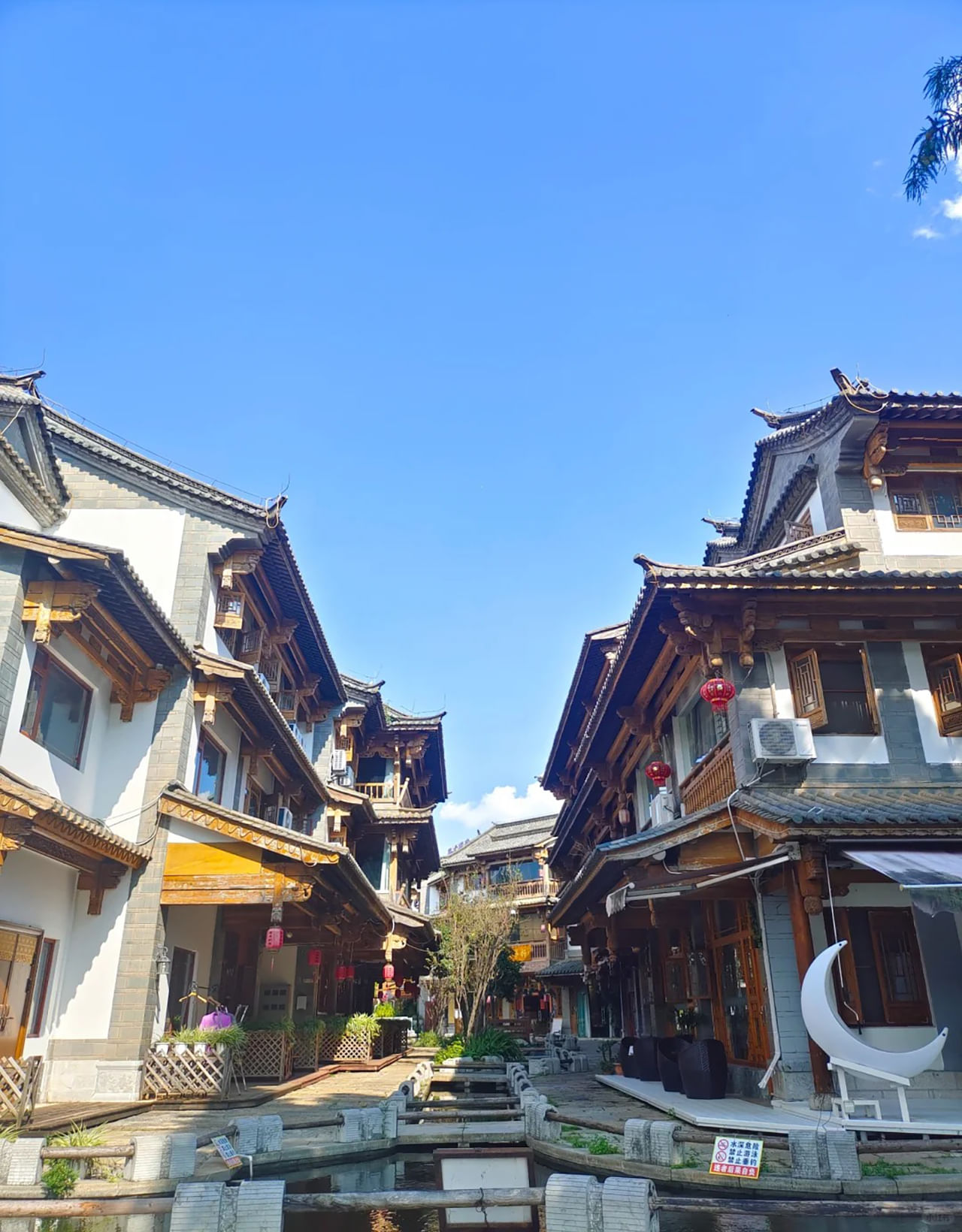  Yunnan Etnic Village Commercial Street 