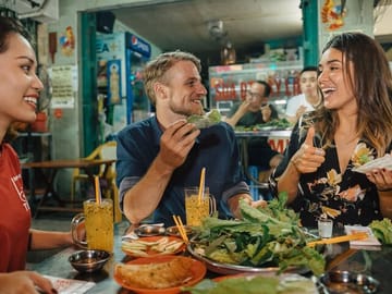 Ho Chi Minh City street food and city tour by motorbike