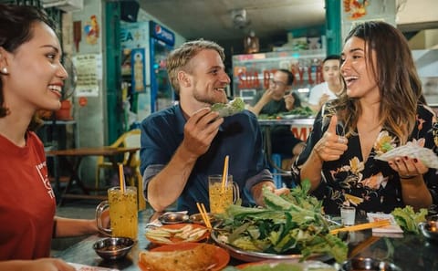 Ho Chi Minh City street food and city tour by motorbike