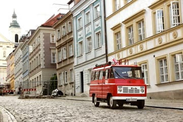 Private Retro Minibus Tour of Historic Warsaw Sites