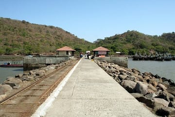 Ancient Caves, Forts, Taj & Temples Expedition