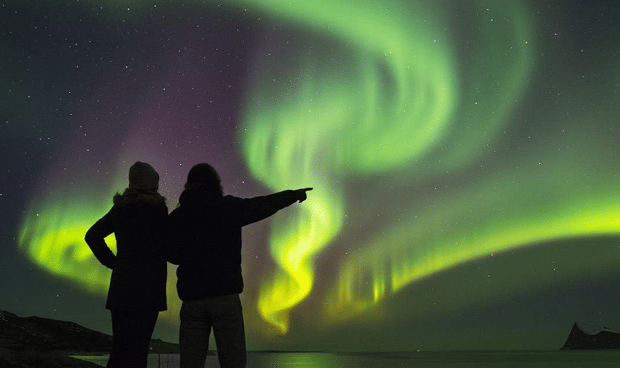 Northern Lights Tour: Cozy Night Adventure with Hot Chocolate