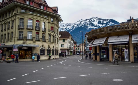 8-Day Swiss and Paris Tour with Stops in Lucerne and Interlaken