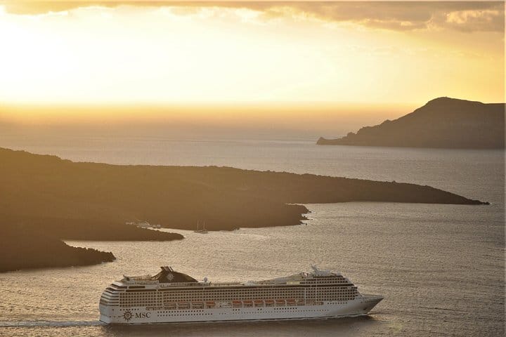 Santorini 5 Hour Private Oia Tour & Lunch/Dinner at a Local Farm