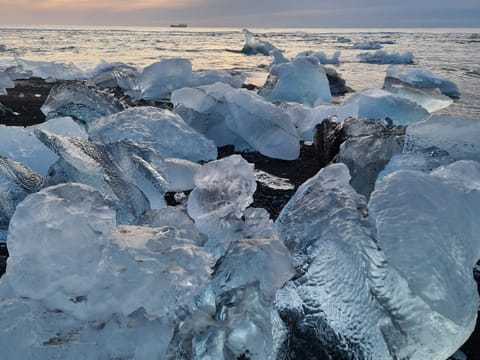 Jökulsárlón & Diamond Beach – A Tailored Private South Coast Experience for Families, photo 4