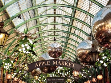 Explore London's Christmas Lights and Festive Sights Tour