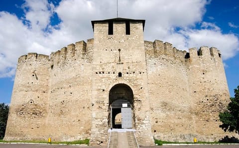 Gipsy Tour of Soroca Fortress and Casauti Monastery