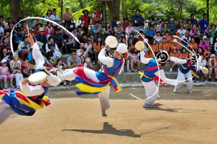 Traditional performances in Korean Folk village