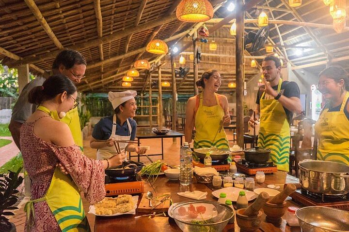 MasterChef Cooking Class & Street Food Adventure in Hoi An