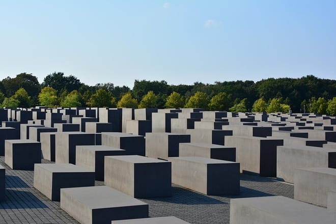 Explore Berlin History and Highlights Sightseeing Tour 9