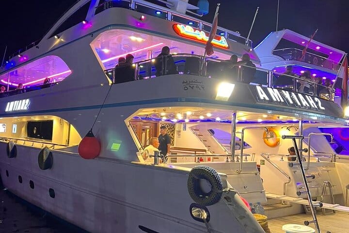 Evening Yacht Dinner & Live Music Cruise in Sharm El Sheikh