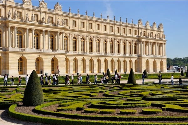 Private Full Day Paris trip including Louvre and Versailles with Pickup