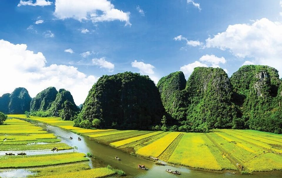 Luxury Day Tour of Hoa Lu, Tam Coc, and Mua Cave from Hanoi