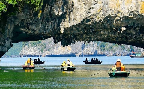 Luxury 2D1N Cruise and Kayaking in Ha Long Bay