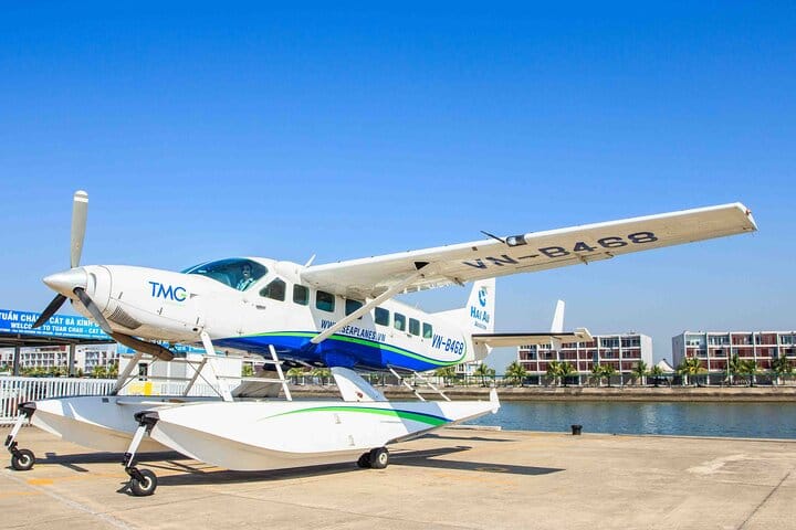 25 Minutes Scenic Halong Seaplane from Hanoi Transfer Expressway