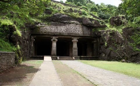 Shiva Temples and Caves Tour in Maharashtra: Ahmednagar to Ajanta