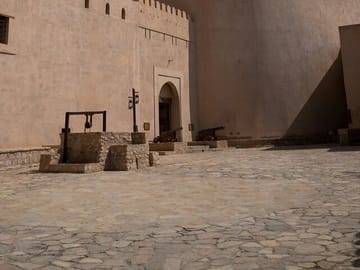 Nizwa Night Tour: Cultural Insights and Illuminated Landmarks