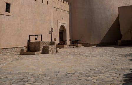 Nizwa Night Tour: Cultural Insights and Illuminated Landmarks
