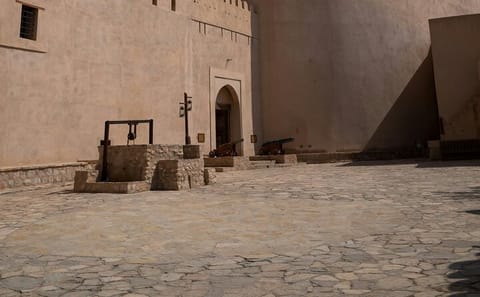 Nizwa Night Tour: Cultural Insights and Illuminated Landmarks