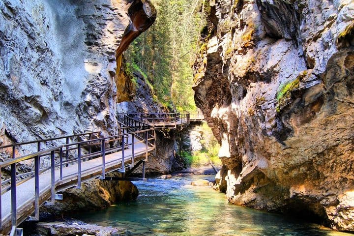 Banff/Canmore 7 iconic spots With Moraine and Lake Louise Best  10
