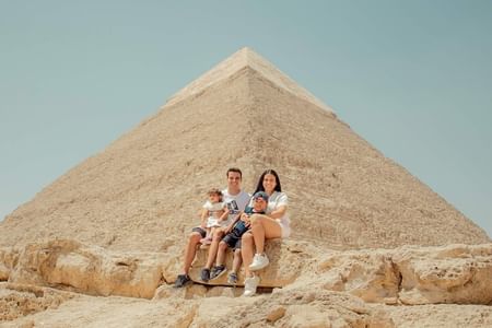 Cairo: Egyptian Museum . Pyramids . Khan El Khalili Bazaar Tour