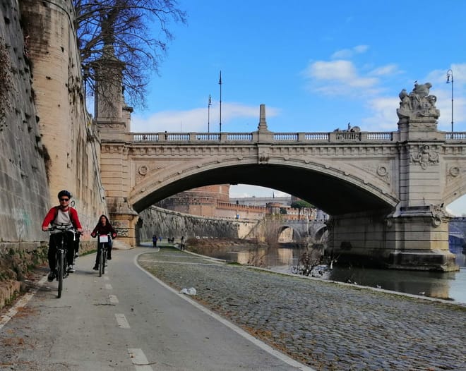 Regular Bikes at Lungotevere