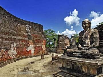 Polonnaruwa Ancient City and Habarana Day Tour from Sigiriya
