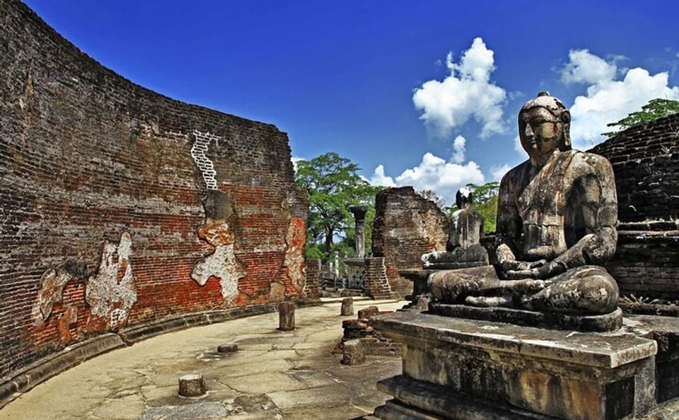 Polonnaruwa Ancient City and Habarana Day Tour from Sigiriya