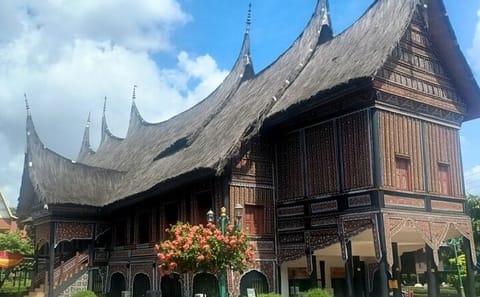 Cultural Tour of Central Jakarta: Heritage and Cuisine
