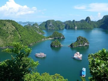 Full-Day Halong Bay Islands and Cave Tour by Transfer Expressway