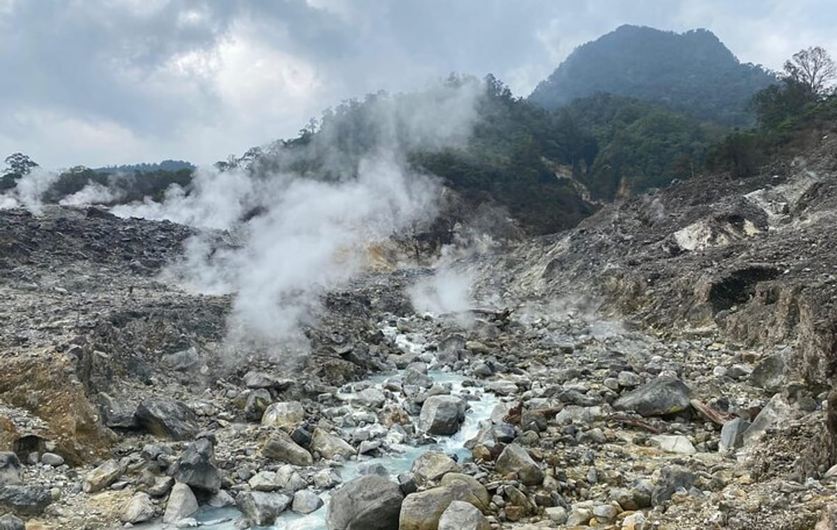 Jakarta Bogor Track to Ratu Crater